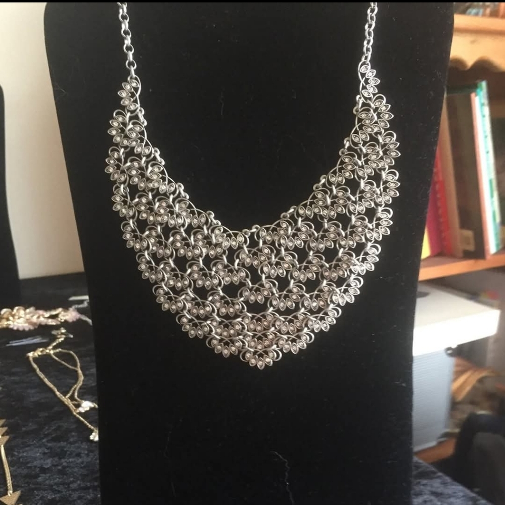 Vintage Premier Designs Ruffles Rhodium Silver Plated crystal Bib Necklace